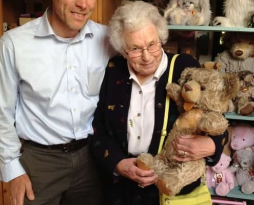 Son-and-mother-with-87-year-old-Steiff-bear-772x1030